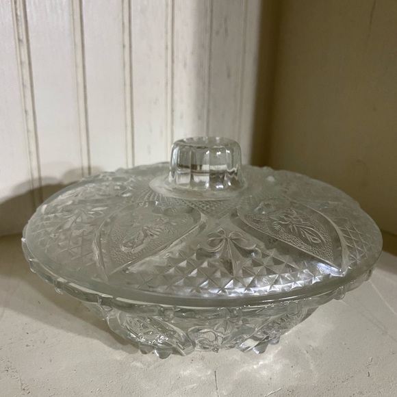 Vintage KIG Malaysia heart and fleur de lis bowl, dinner party, Valentine - Picture 1 of 3